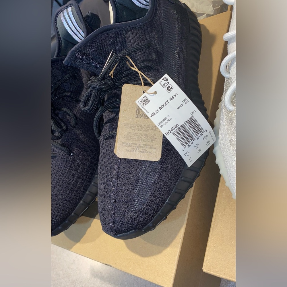 Yeezy 350 V2 ONYX & BONE Men’s 11